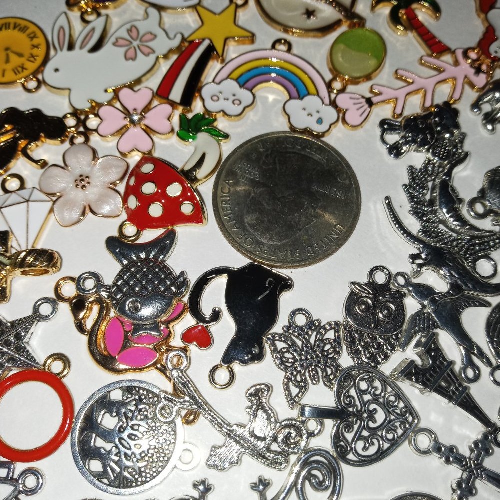 4 Random Charms will be sent to you See quarter for size refrence NEW💖SPECIAL - Picture 1 of 7